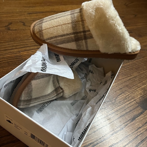 Minnetonka Shar Scuff Slippers - Picture 2 of 5